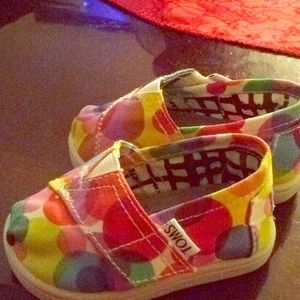 BABY TOMS SIZE 3T